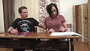 Skolreps tar hård anal knullning