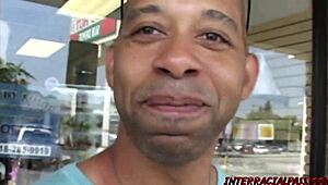 טרישה מרקס החמודה התמימה מקבלת זיון מזין שחור ענק