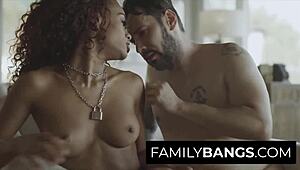 Ей, белият доведен татко излива сперма в устата на черната степдъщеря Скарлит Скандал