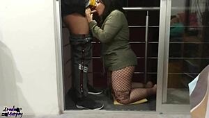 MAMADA EN EL BALCON DEL EDIFICIO DE MI CU�ADITA, LATINA PUBLIC CUM IN MOUTH OUTDOOR