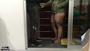 MAMADA EN EL BALCON DEL EDIFICIO DE MI CU�ADITA, LATINA PUBLIC CUM IN MOUTH OUTDOOR