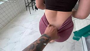 Contratei essa empregada e não resisti àquela bunda gostosa!