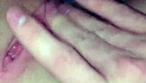 Thick girl moans as boyfriend fucks her pussy hard, squirting everywhere 😍
