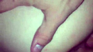 Thick girl moans as boyfriend fucks her pussy hard, squirting everywhere 😍