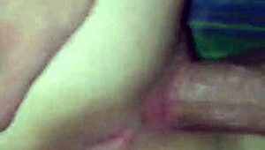 Thick girl moans as boyfriend fucks her pussy hard, squirting everywhere 😍
