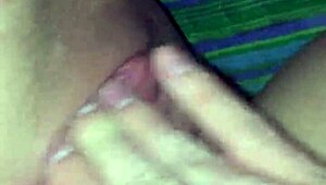 Thick girl moans as boyfriend fucks her pussy hard, squirting everywhere 😍