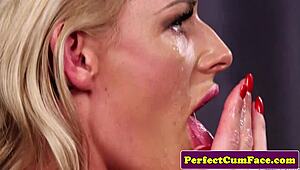 Καυτή μεγαλόβυζη γκόμενα τραβάει facial καύλες