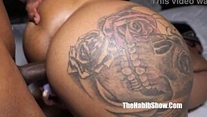 Stretch3x доминира Белатриче с бутилка кола, направо троши дебелата голяма путка