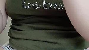 Watch this beautiful girl dance live on bigo 2