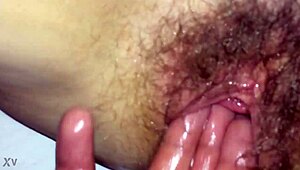 Hűha! Mostohaanya és fia játszik a kövér puncival vad ujjazós sessionben