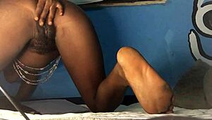 Ho visto quella nera ghanese scoparsi il culo stretto con dildo