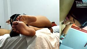 Доведената ми сестричка 18+ с малка уста го поема целия, искам да я чукам пак като останем сами у дома 😜