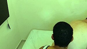 حفلة شبابي مثلي عنيف خلف الكواليس مع نيك بدون واقي