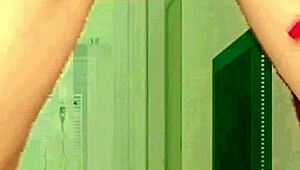 Mala Dvojka gnider sin glatte fisse hårdt