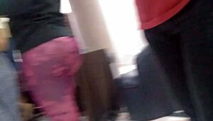 me encontré a esta putita irresistible nalgona, ¿quieres probarla?