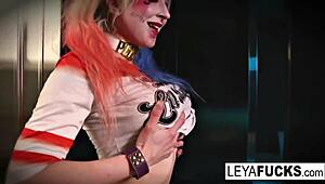 Suicide club Leya si vezme obří čurák a várku do prdele