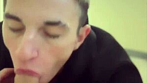 그 새끼 딸딸이 치는 거 보고 나도 합세해서 목구멍 빨아줌