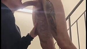 我看到这家伙在打飞机，所以我加入来好好吸他。