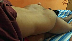 i'm too horny asian milf for good fuck in bedroom