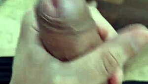 Gozando Bem Gostoso, My Cute Twink Neighbor Says While Stroking Solo!