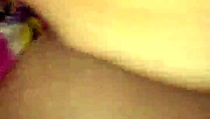 Chica joven escena de beso se desarrolla