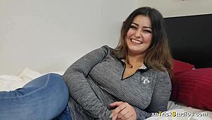 Jeg kan ikke få nok af tykke Kennedy Taylors kurvede krop efter den massage