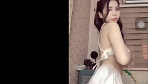 Po plesu tako hrepenim po kurcu, jebiva zdaj 😈