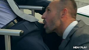 Мамка му, гледай Франки Фокс и Вадим Романов как се чукат здраво в съблекалнята!