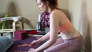 Milf Girlfriend's Hairless Pussy In Yoga Lesson