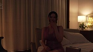 日本の女性が伝統的なスタイルで入浴