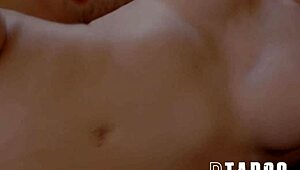 лапдог Чад Алва, готов к тугому телу Шарлотты Синс?