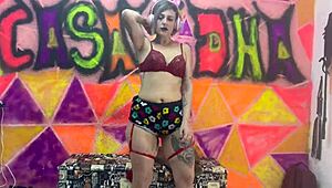 Она села и прыгала глубоко в публичной уличной панковской сцене