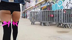 Sesiune squirt public pe plajă cu orgasm pizdă udă în plină zi, creampie în aer liber!