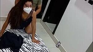el romance del profesor sucio con la estudiante vaga en clases porno real