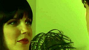 嘿老师，把教室氛围变狂野行动！