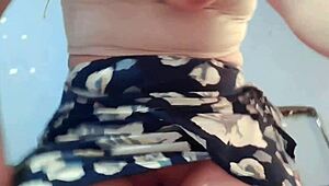 Ich teile endlich meine heiße Latina Stiefmama beim Wichsen