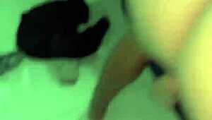 Pas ultah temen gue biarin dia ngewe istri mentah cum dalem.