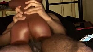 Elijah Nelson mostra pau preto grande em cena de masturbação na Nova Zelândia