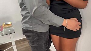 Терају ме да будем курва свом шефу, гутам сперму за препоруку пре него што дам отказ. Чиста доминација!