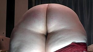 Helgafoxxy saa tiukkaa kyytiä venäläisessä amatöörivideossa, katso miten iso perse saa piiskaa!