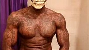 Stor sort pik tilbedelse med Hallelujah Johnson i solo action