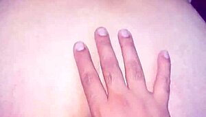 wow, this horny latina mature babe loves licking pussy so much 😍