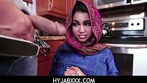 Hyjabxxx - Muslim-Mädchen Ada betet Ah-Laong's Schwanz in POV an