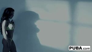 Capri Cavanni Mostra Seu Corpo Atlético