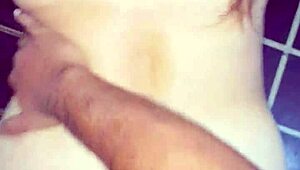 ¡Wow, esta latina madura cachonda ama lamer coño tanto 😍!