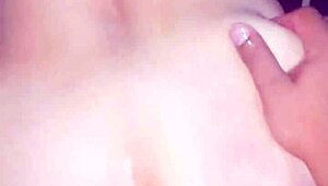 wow, this horny latina mature babe loves licking pussy so much 😍