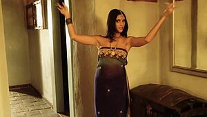 wow, that sexy indian babe is dancing sensually!