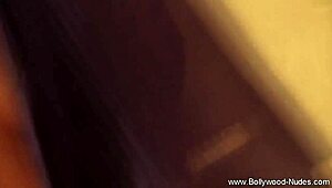 wow, that sexy indian babe is dancing sensually!