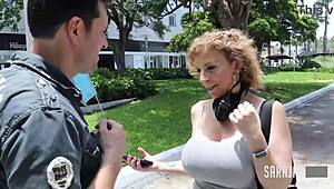 Bröstig milf Sara Jay får våt fitta borrad efter dejt