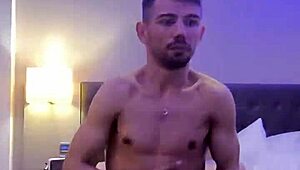 ベルリン・ホテルルームでホットなゲイセックス？